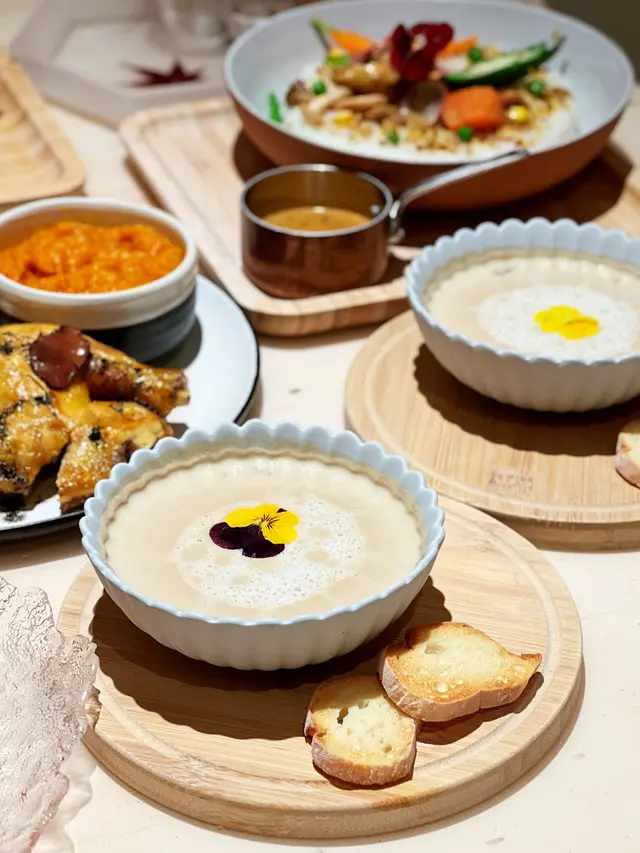 花廚特色菌菇湯(配法包)