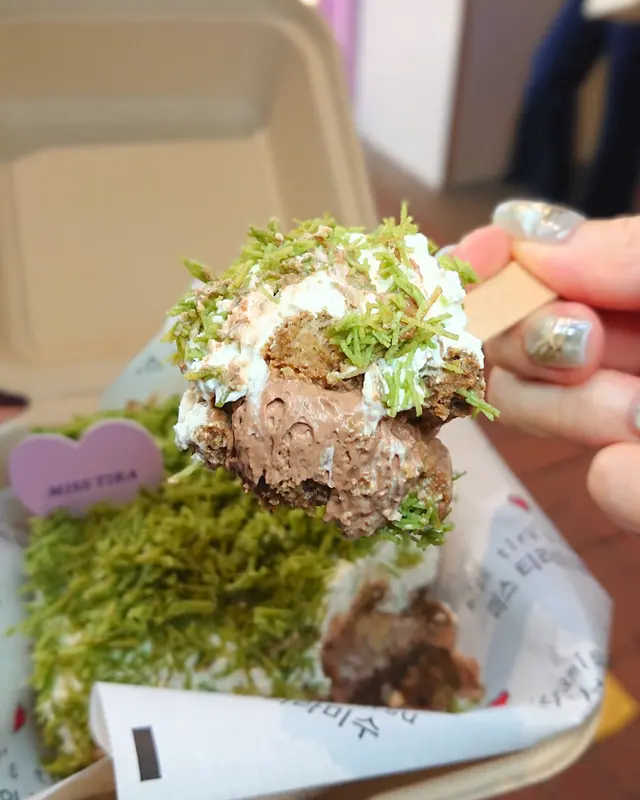 迪拜開心果巧克力提拉米蘇