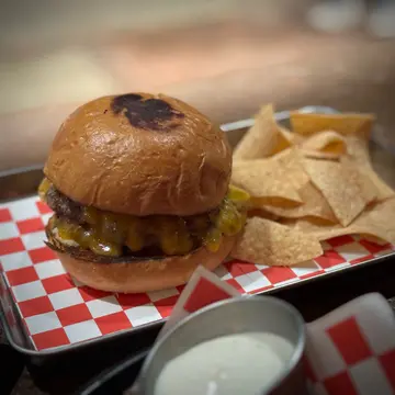 The Smash Burger 招牌芝士牛肉汉堡