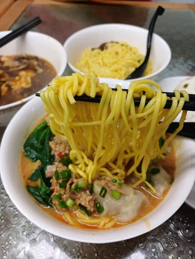 雲吞擔擔麵餐