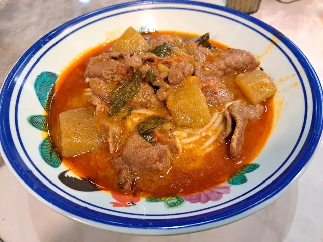 紅咖哩牛肉撈米線