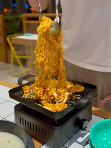 瀑布拉芝士海鮮炒飯