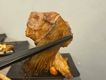 烧三文鱼骨