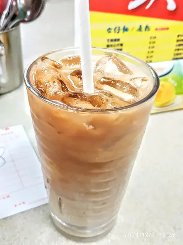 下午茶飯餐~黑椒豬扒飯跟凍鴛鴦