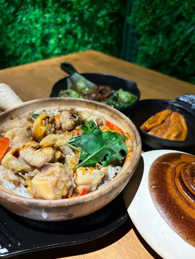 三杯雞煲仔飯