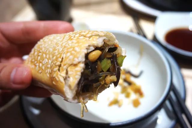 松子素菜配叉子