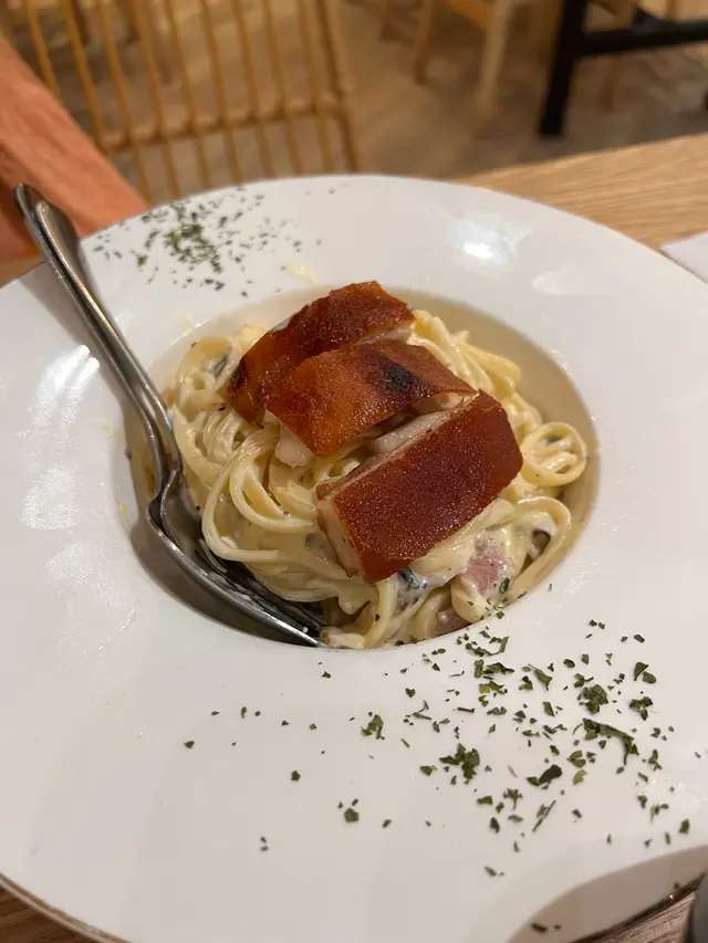 乳豬卡邦尼意粉