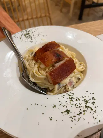 乳猪卡邦尼意粉