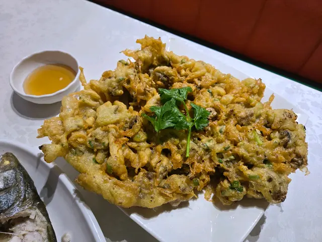 即炸潮式蠔餅，就係哩個搞到我次次都叫唔到飯餐。
次次食完都諗住下次食其他野，但係次次都忍唔住叫🫠
超多蠔仔！試過食唔晒拎返屋企氣炸都好好食。