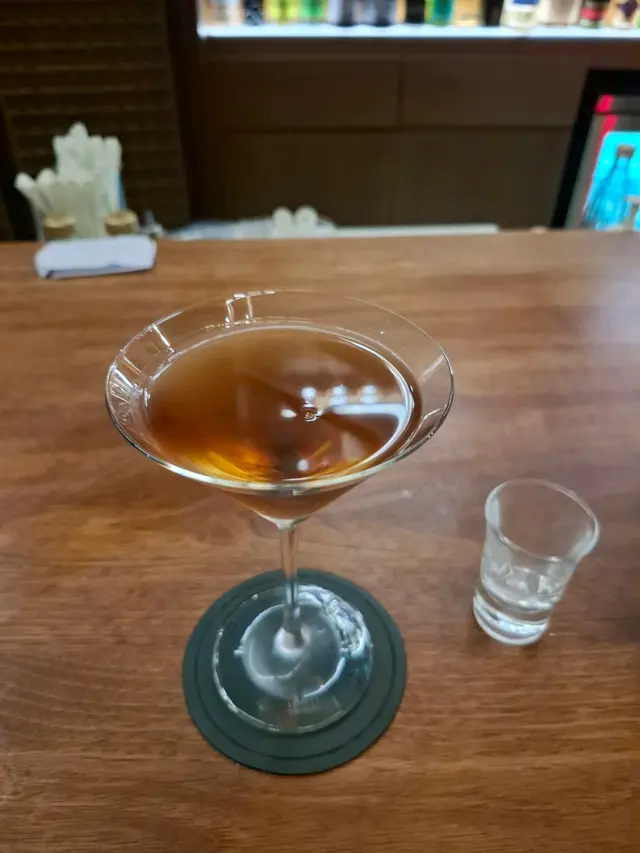 gin底嘅stir調酒~~~重身得嚟超香藥草味~~~