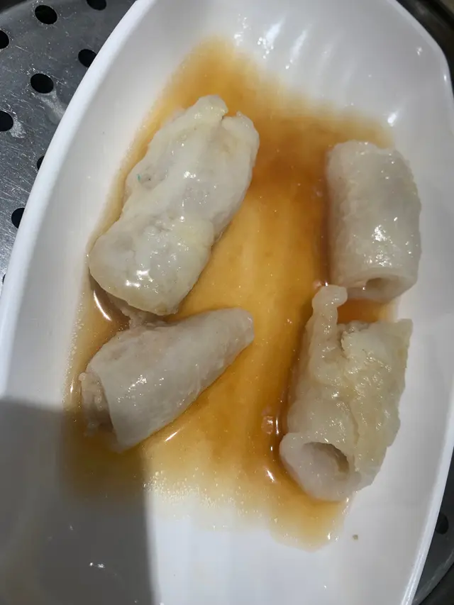 真係好孤寒，三條花膠豬肉卷約一隻尾指嘅size ，另一條花膠豬肉卷大約半隻尾指嘅size 