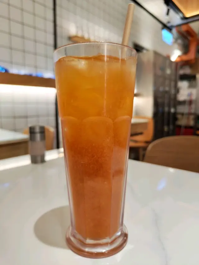 新鮮冷壓檸檬茶 (凍飲跟餐十3)