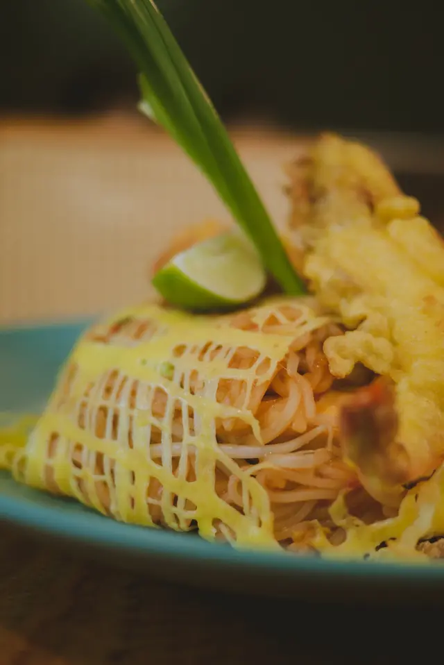 蛋包虎蝦炒金邊粉