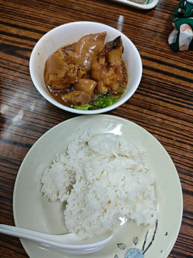 #FoodieLife 好味豬手飯