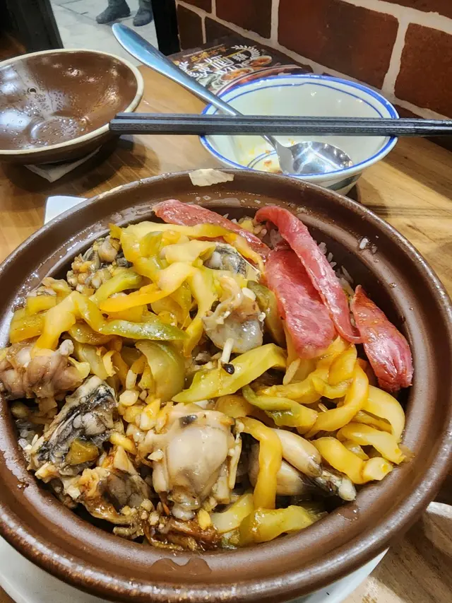 榨菜田雞煲仔飯