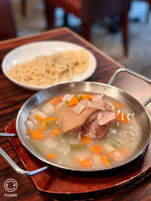 鑊仔炆加拿大鹹豬手