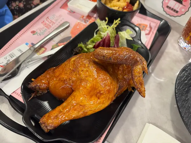 剛開業特價$68原價88,聽說特價只做一個月

燒雞好多雞汁雞皮好脆,味道一流。