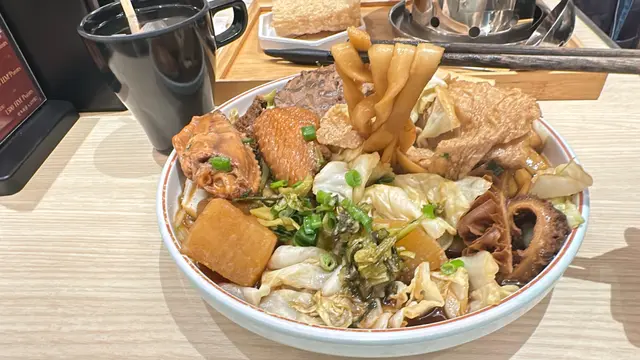 刀削麵嘅外表,但口感係顛覆我想像的QQ口感,有驚喜。😂