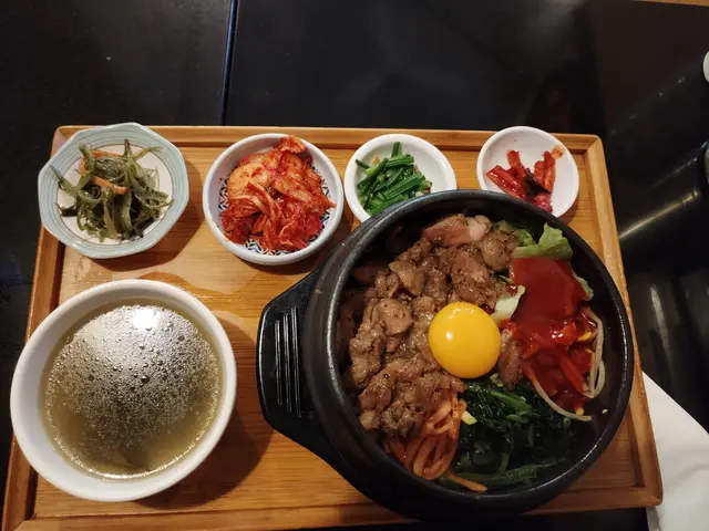 韓式雞肉石鍋飯(套餐)
