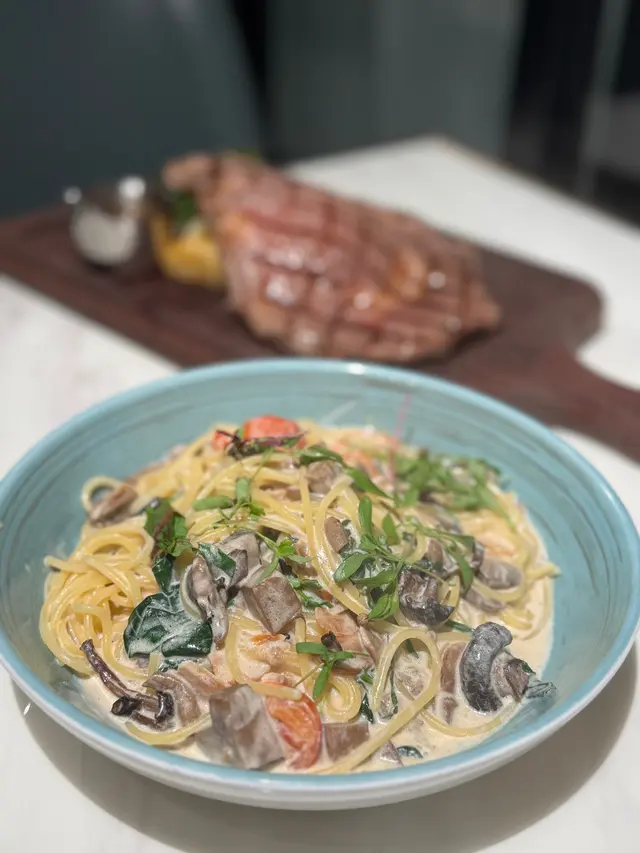 野菌意大利粉配牛肝菌醬