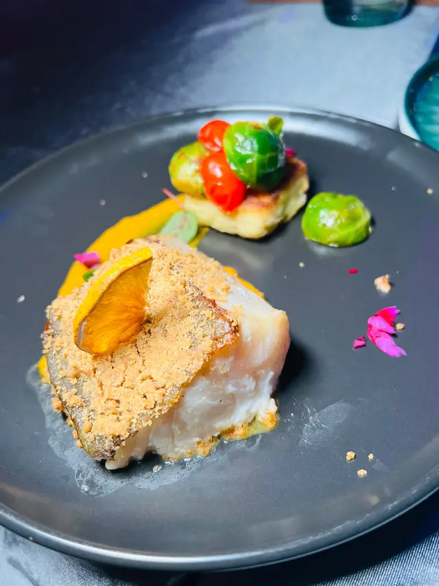 松露碎餅烤西班牙馬介休鱈魚柳•佛手柑南瓜忌廉汁