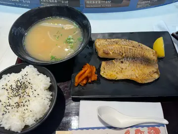 柠檬黑胡椒鲷鱼定食