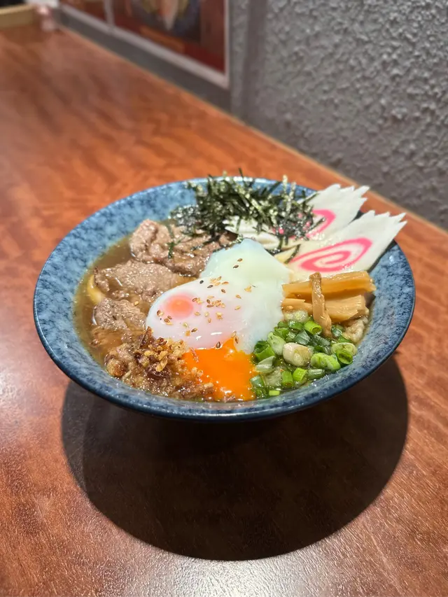 溫泉蛋牛肩胛壽喜燒湯麵