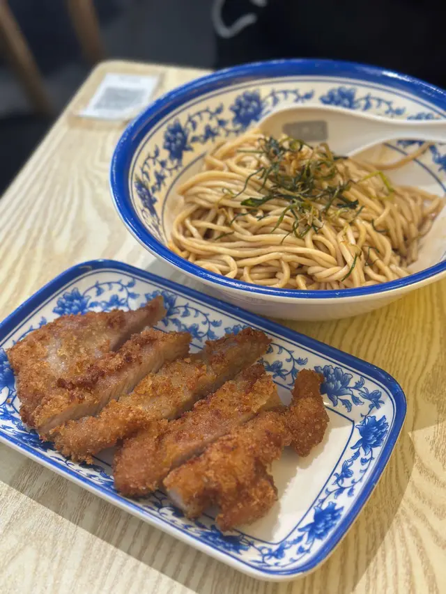 排骨蔥油拌麵