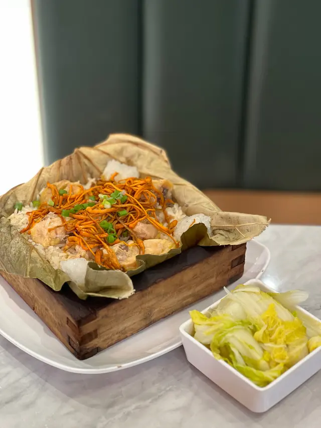 棉花魚肚蟲草花蒸雞荷葉飯