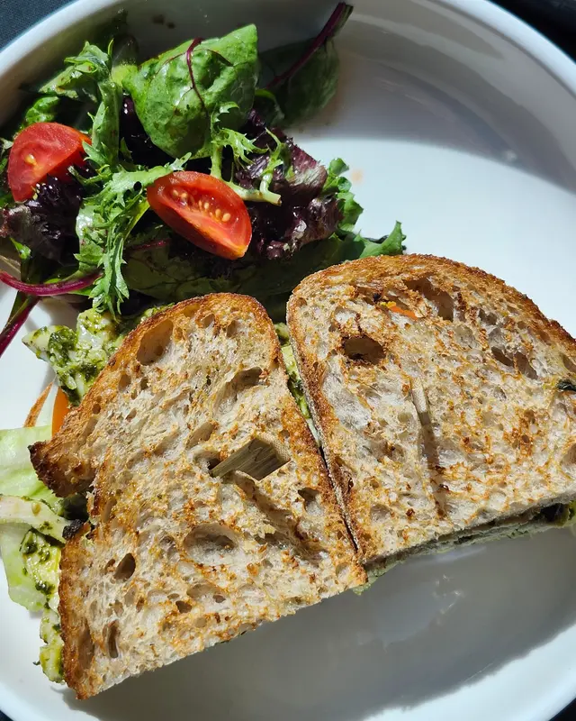 羅勒醬無激素雞肉三文治 Hormone-free Chicken Pesto Sandwich