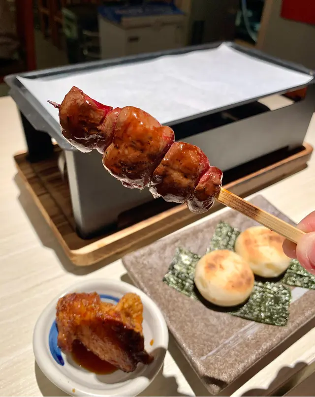 燒雞肝、燒芝士年糕、秘製雞翼