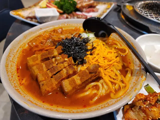 泡菜豬肉湯刀削麵