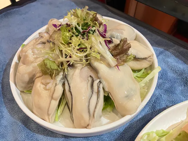 每位朋友入口都大叫話今晚啲蠔夠甜好鮮味