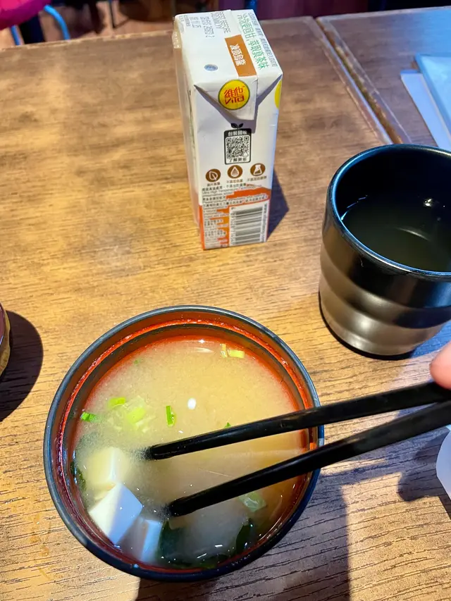 午市定食會跟個麪豉湯