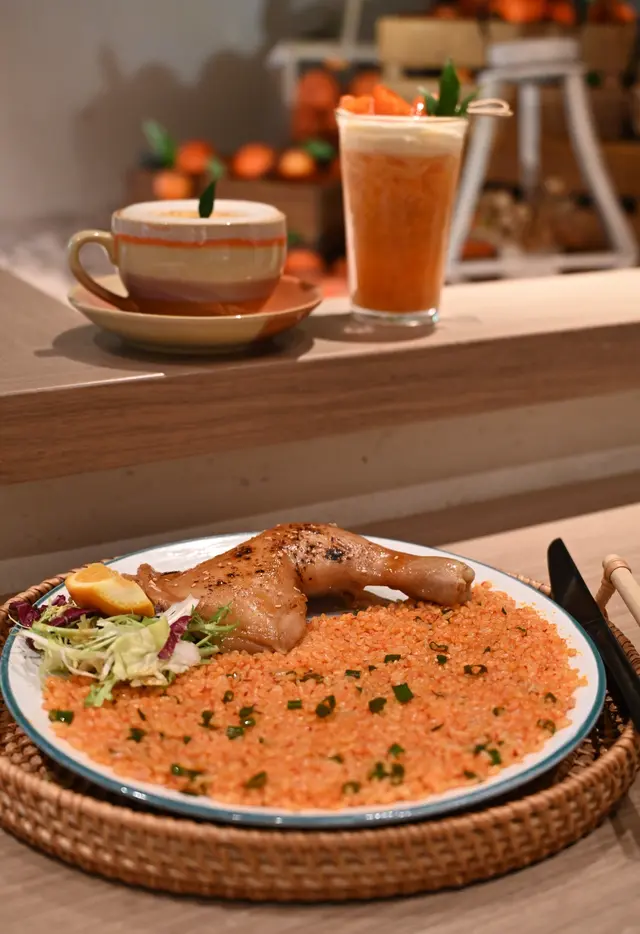 燒慢煮雞腿紫蘇拌飯