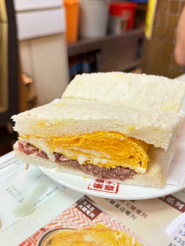 超厚夠吋滑蛋鹹牛肉三文治