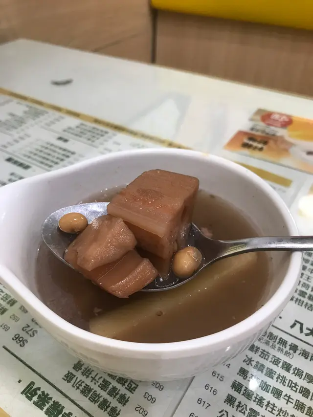蓮藕眉豆豬骨老火湯