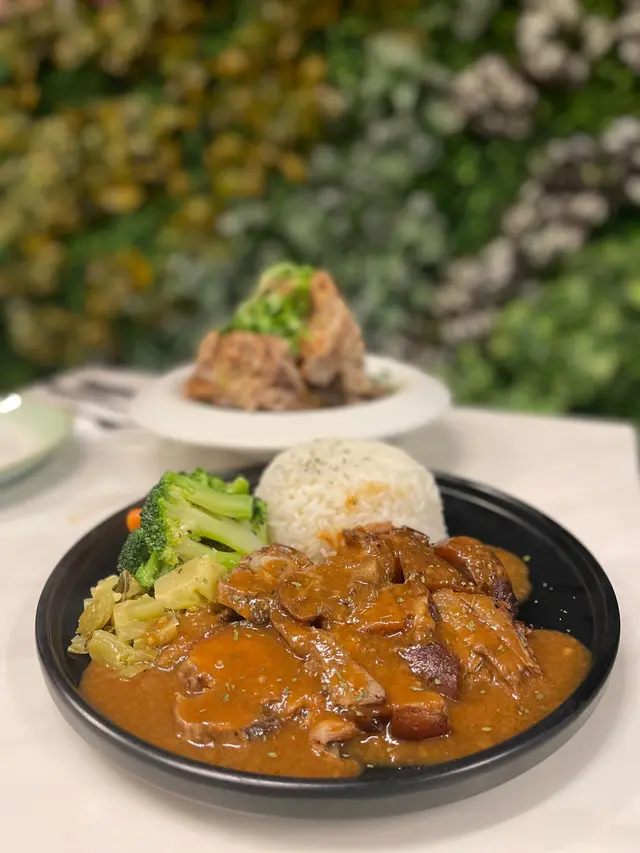 黑椒豬手配酸菜飯