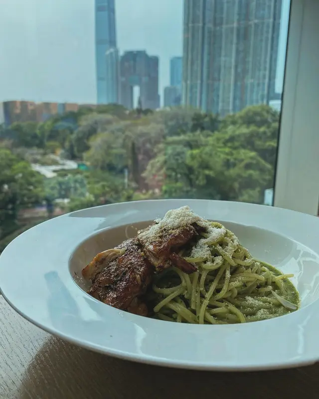 青醬奶油雞腿義大利麵