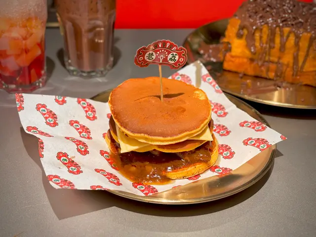 沙嗲牛肉芝士熱香餅漢堡