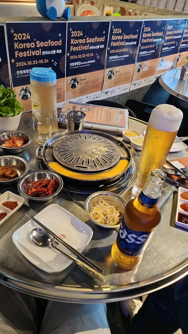 點完菜未上，全座已滿
啤酒整支或500ml , 滿足
跟住仲有韓國海鮮，豬牛肉。。

要再黎先試得晒！

#FoodieLife 