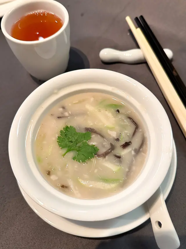 魚湯白木耳浸瓜絲