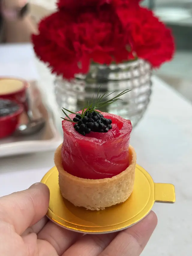 紅菜頭漬三文魚撻配法式忌廉