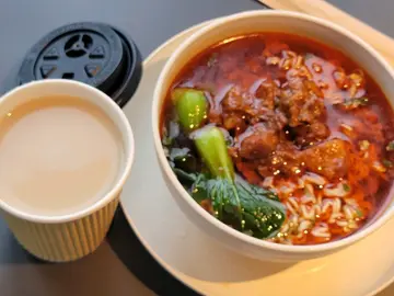 五香肉丁出前一丁，奶茶