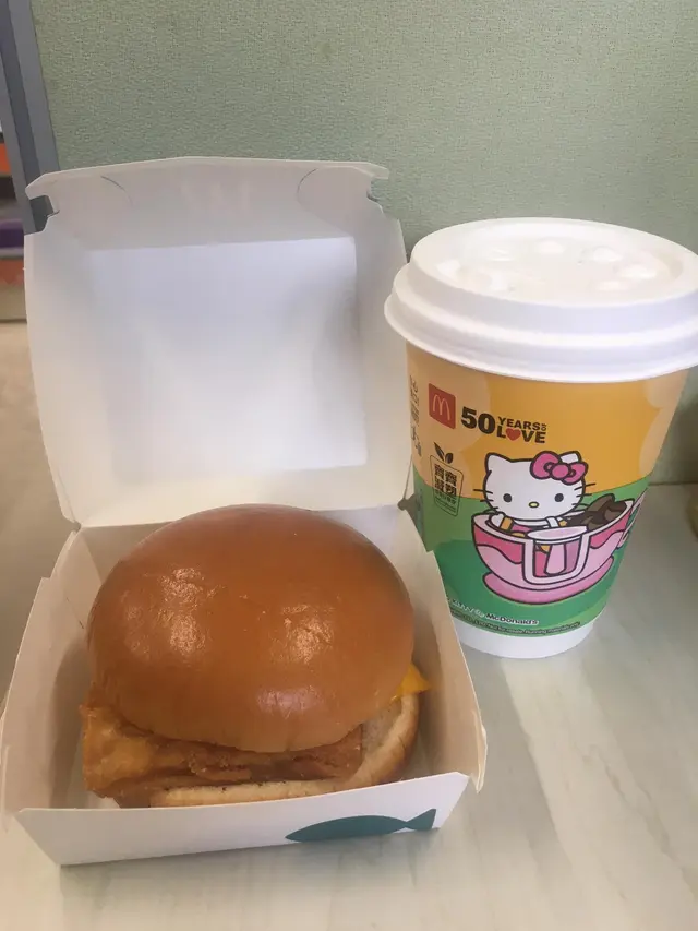 魚柳包配鮮奶咖啡(大)