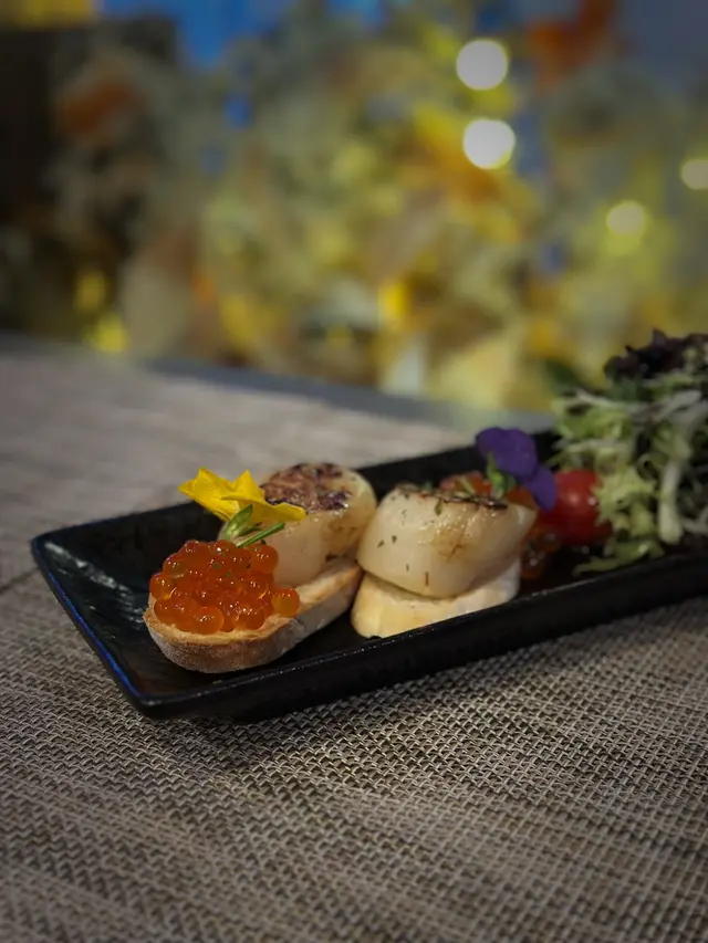 香煎日本帶子配三文魚籽法式多士