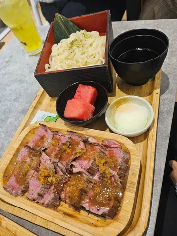 慢煮牛腹丼