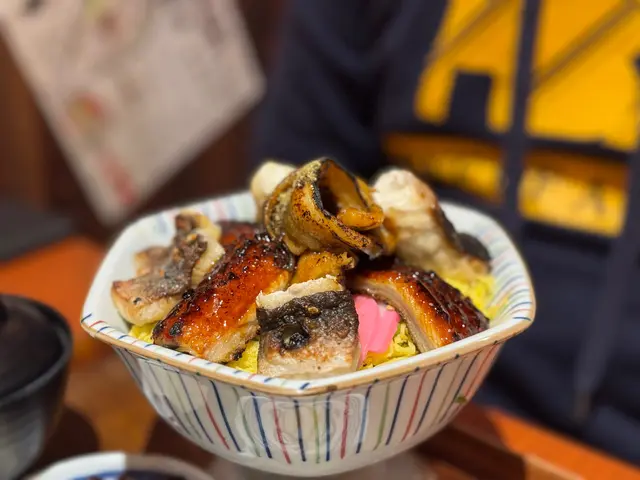 三重鰻魚丼
