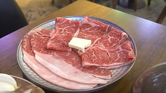 肉類我地揀左最普通,唔使額外加錢的澳洲和牛西冷 及 美國頂級和牛牛頸脊,😆
但都已經夠晒正🙌!😎