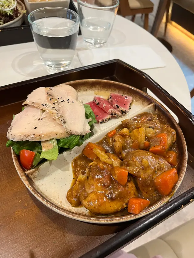 擺盤都幾靚,份量足夠